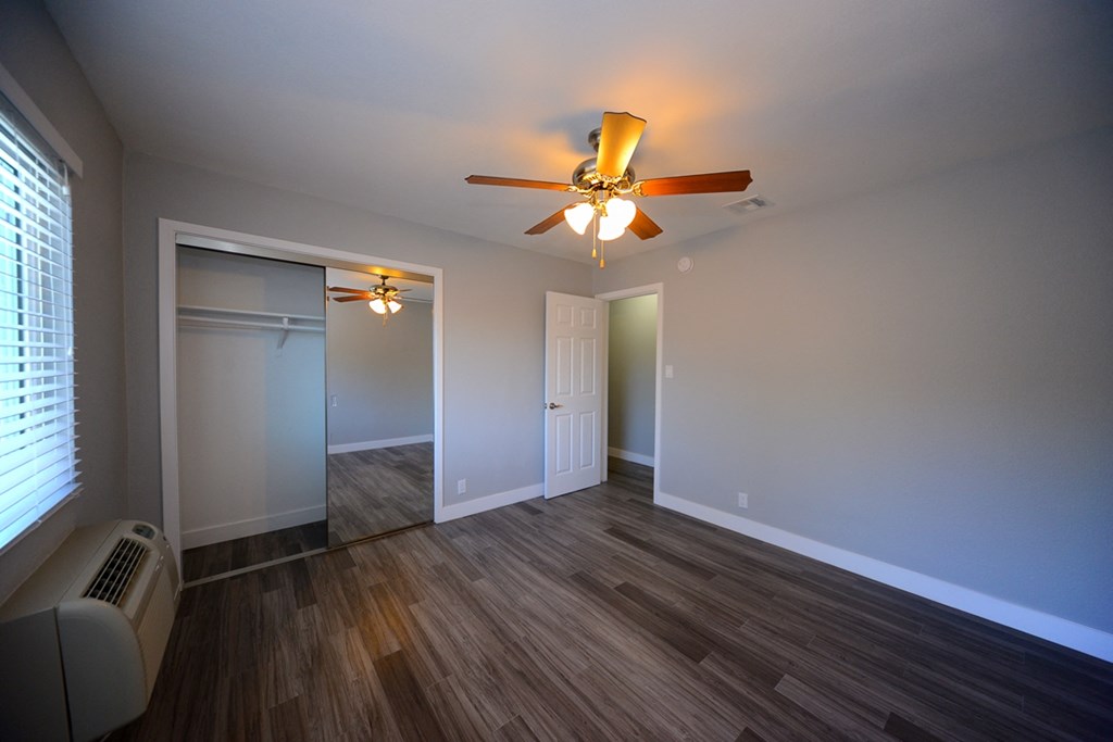Atrium Court unfurnished bedroom