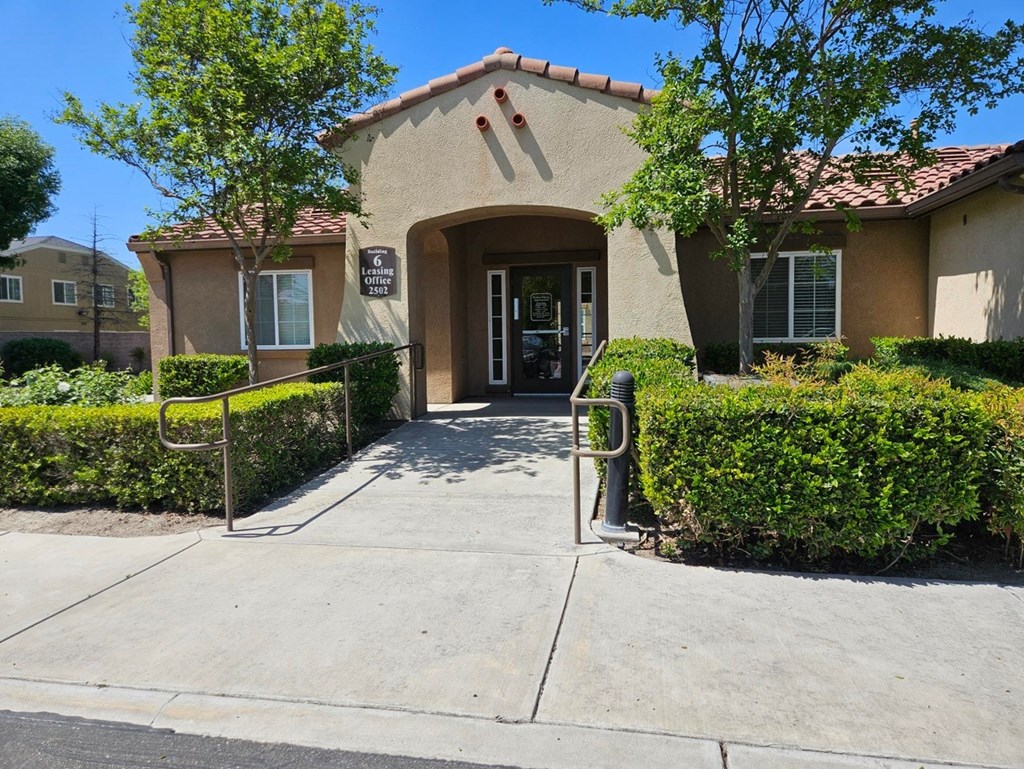 Avalon Family Apartments leasing office