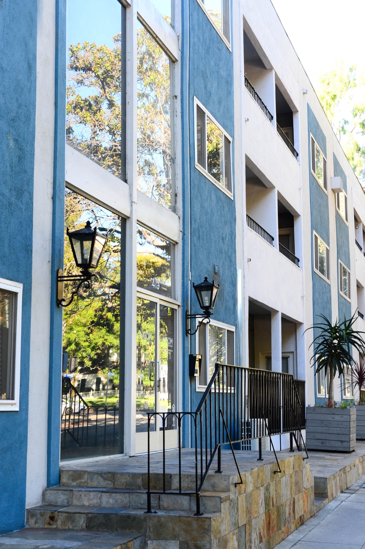 Axiom Westwood Apartments 415 Gayley Ave Los Angeles Ca Rentcafe