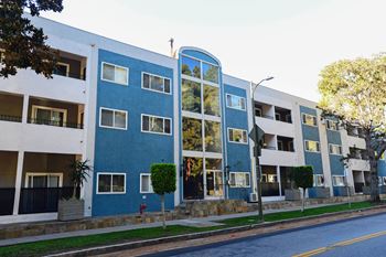 Axiom Westwood Apartments 415 Gayley Ave Los Angeles Ca Rentcafe Axiom Westwood Apartments 415 Gayley Ave Los Angeles Ca Rentcafe