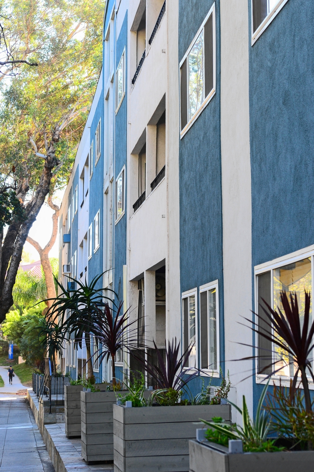 Axiom Westwood Luxury Apartments Exterior Building Landscaping