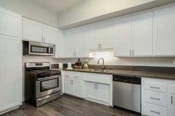 Axiom Westwood White Cabinet Kitchen with Oven and Dishwasher Axiom Westwood White Cabinet Kitchen with Oven and Dishwasher - Photo Gallery 2