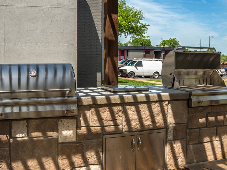 El Castillo Apartments outdoor barbecue