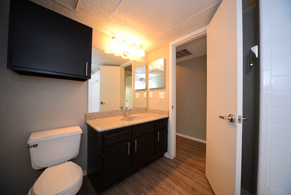 Brownstone Townhomes Bathroom