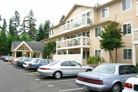 Brandenwood_Bellevue_WA_Amenities_ParkingLot(1)