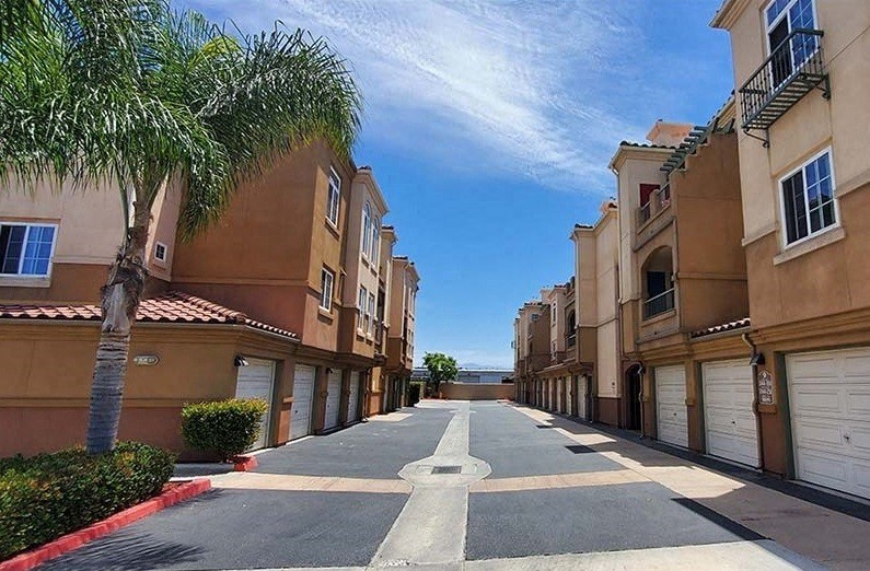 Brisa Del Mar Village garages