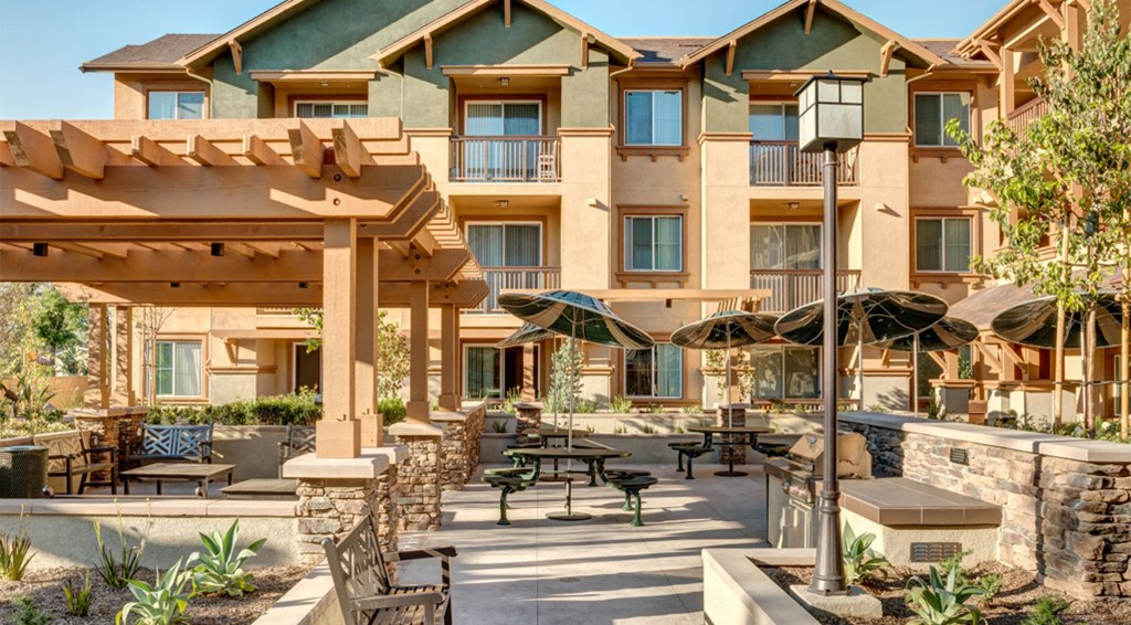 Broadway Villas - Courtyard Seating