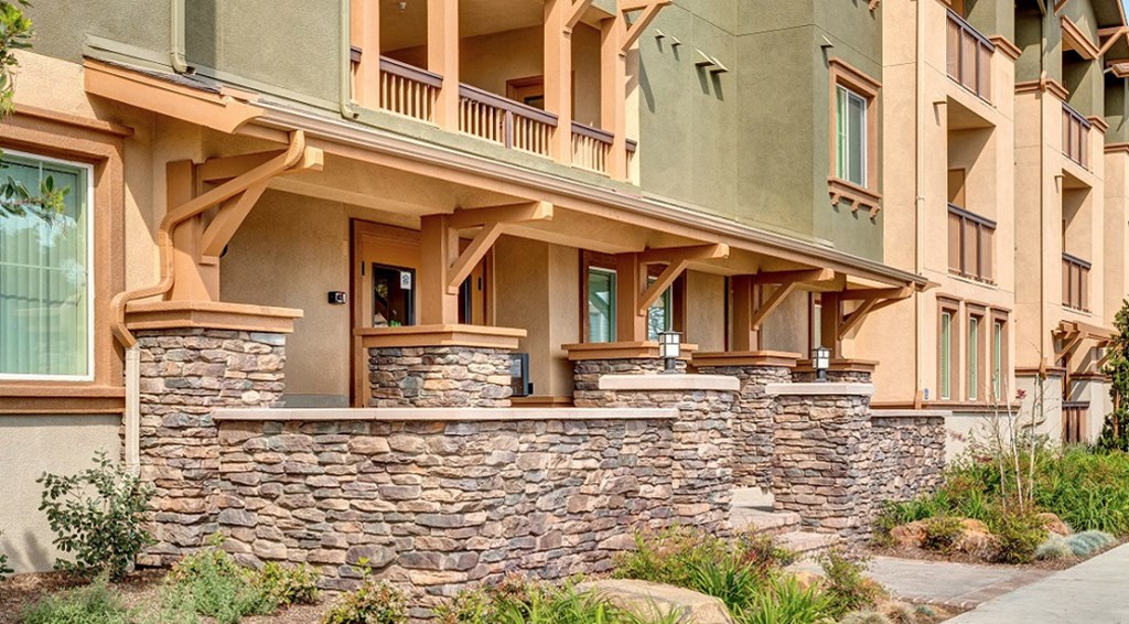 Broadway Villas - Entry