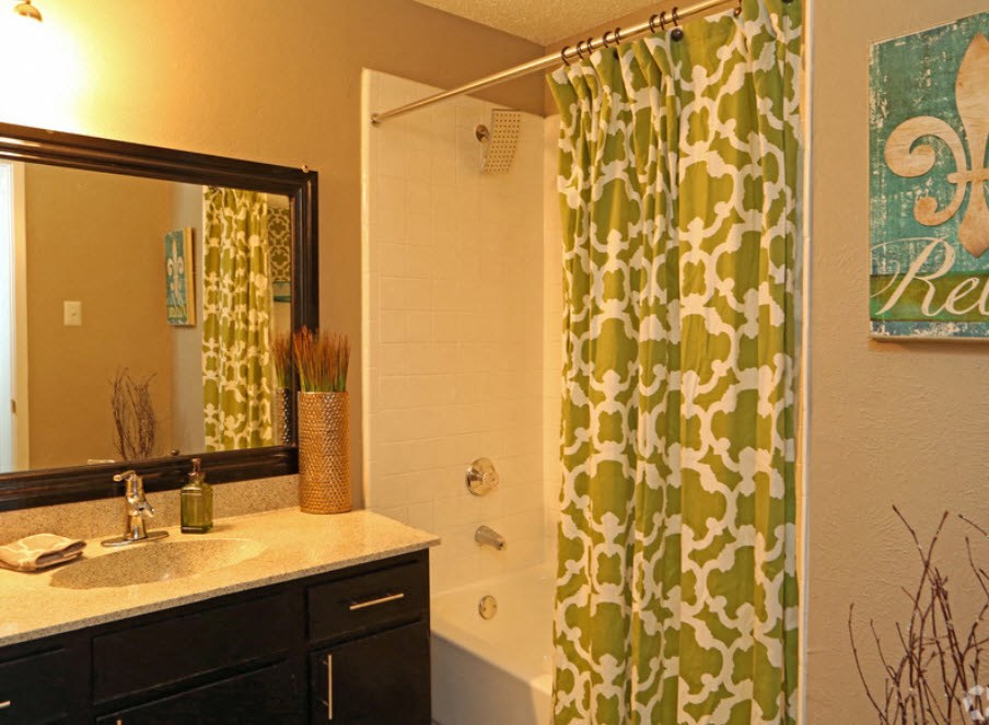 Brownstone Townhomes bathroom