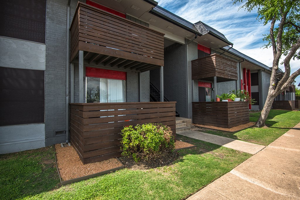 El Castillo Apartments exterior building