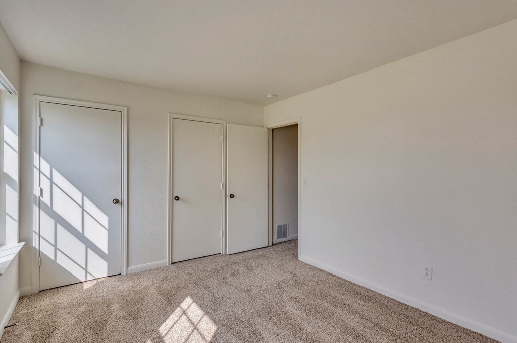 Bull Run bedroom closet