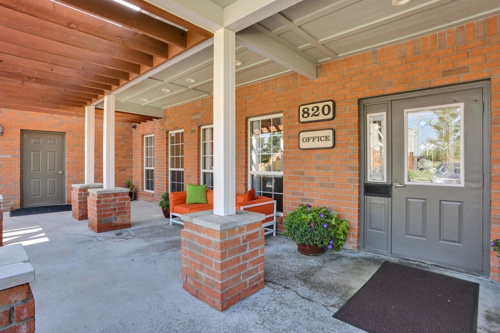 Bull Run leasing office entrance