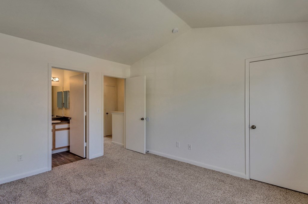 Bull Run primary bedroom