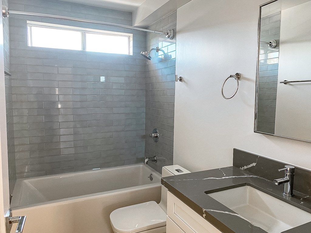 Camellia Full Bathroom