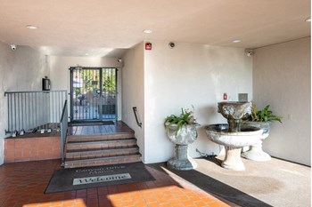 CanyonDriveManor_Exterior_BuildingEntrance CanyonDriveManor_Exterior_BuildingEntrance - Photo Gallery 4