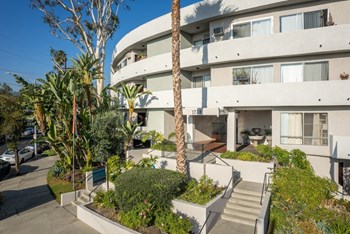 CanyonDriveManor_Exterior_FrontEntrance CanyonDriveManor_Exterior_FrontEntrance - Photo Gallery 3