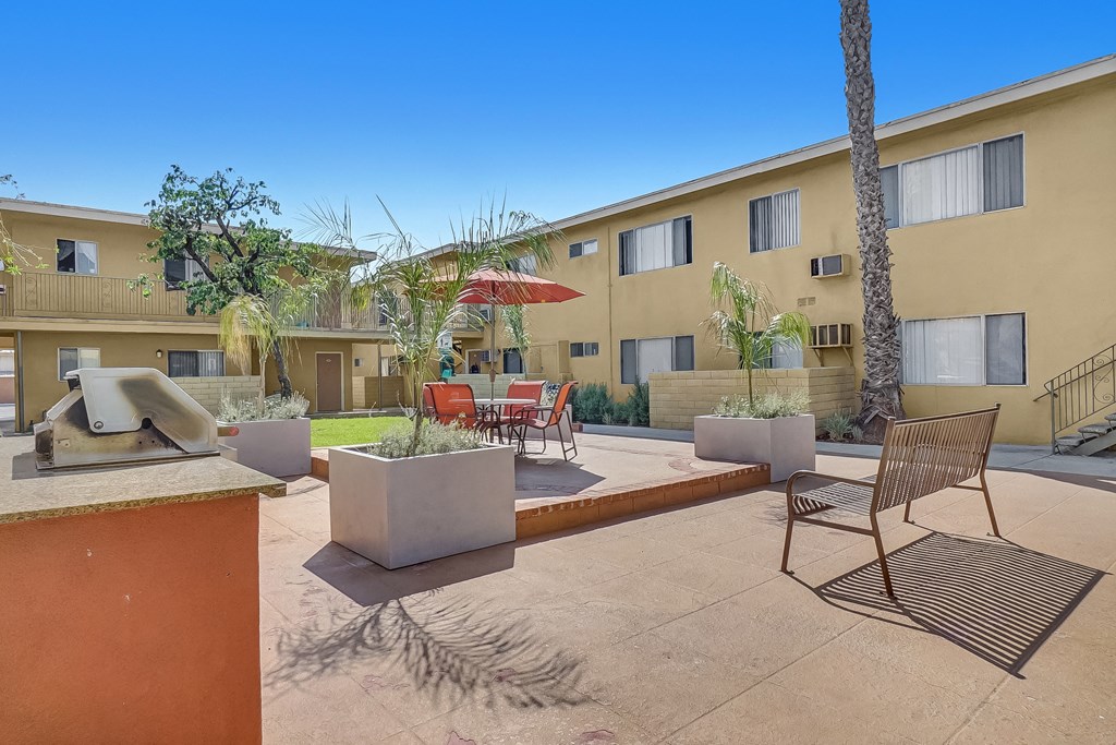 Capistrano Gardens Exterior of Apartment building