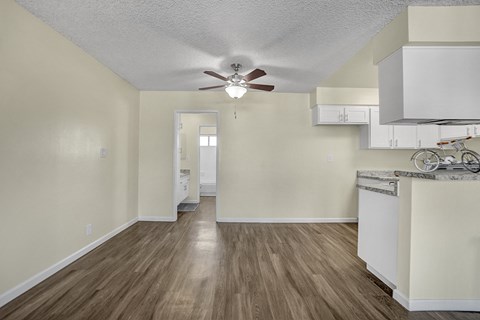Capistrano Gardens dining room with ceiling fan