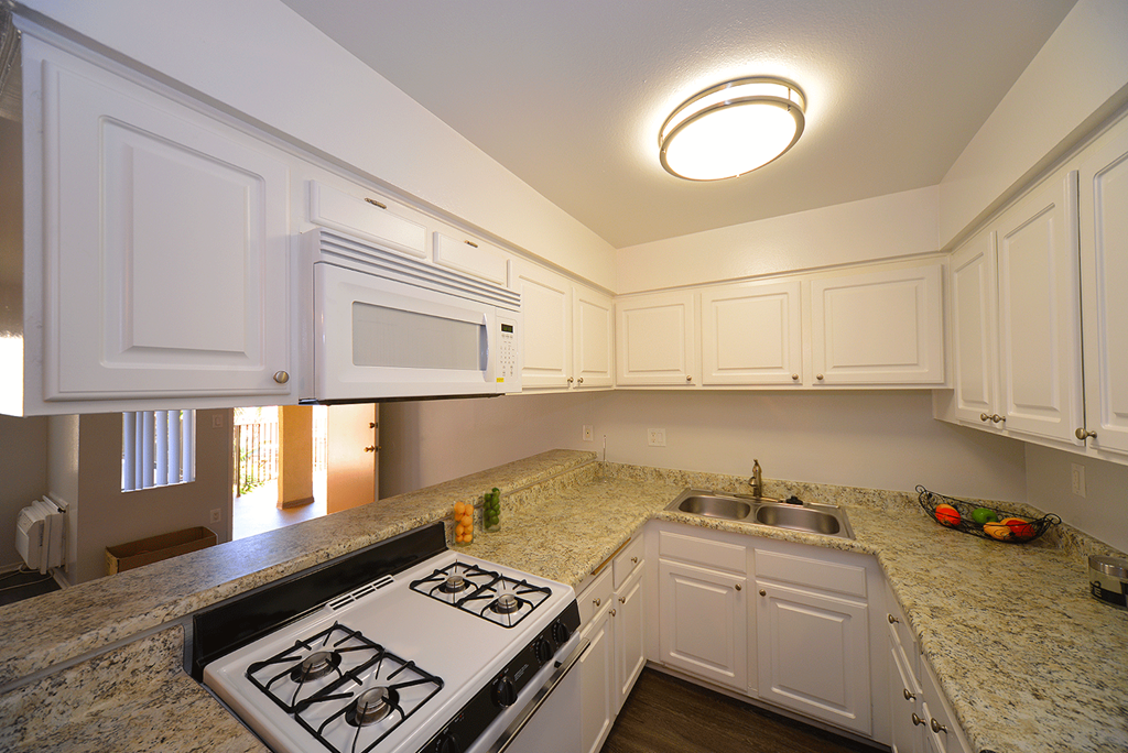 Capistrano Gardens kitchen