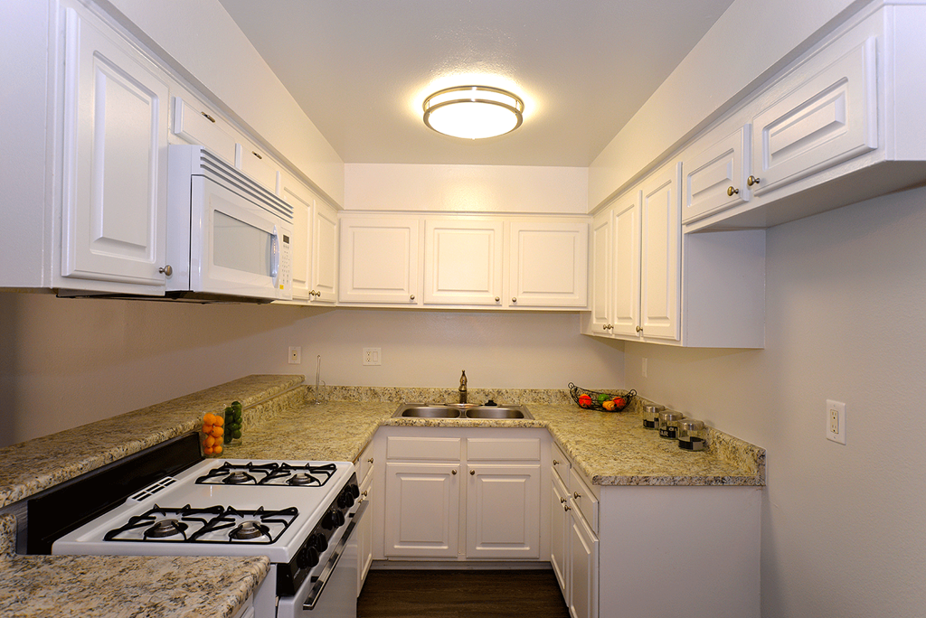 Capistrano Gardens kitchen