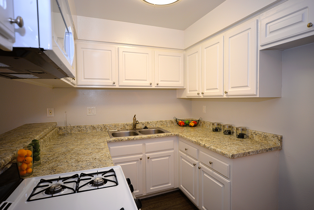 Capistrano Gardens kitchen