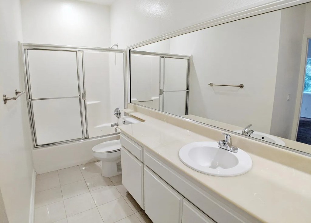 Carmelina Lofts unit 201 bathroom