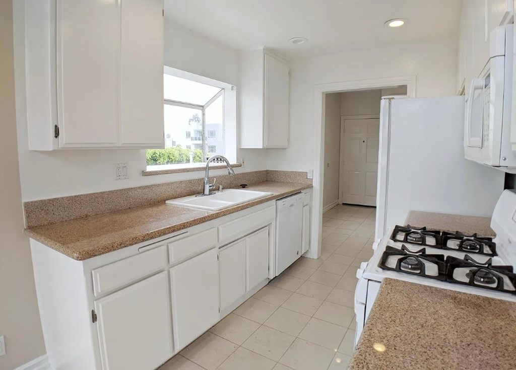 Carmelina Lofts unit 201 kitchen appliances