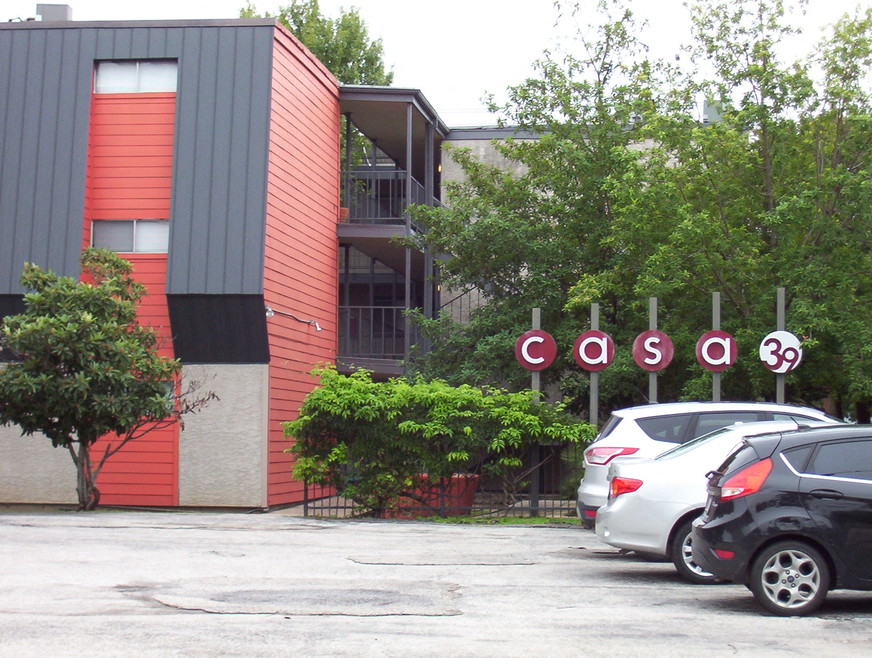 Casa 39 Apartments outdoor parking lot and exterior building