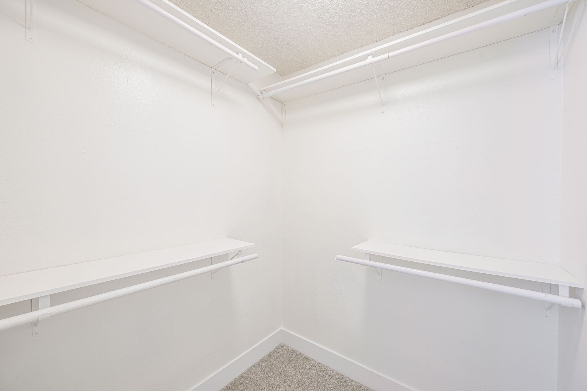 120 West Chestnut St 2 Bed 2 Bath Spacious Closet
