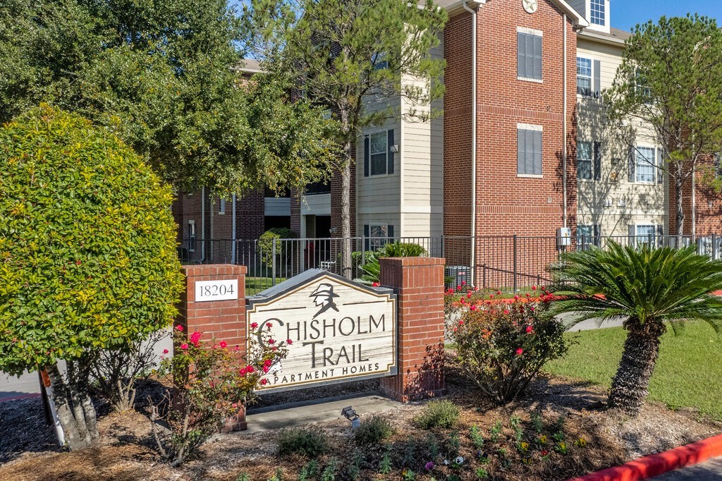 monument sign of an apartment in houston texas