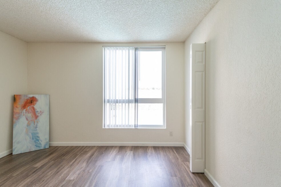 Clarington_1Bed1BathBedroom