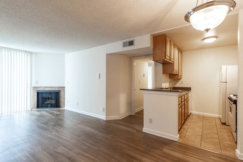 Clarington_2Bed2BathLivingAreaAndKitchen