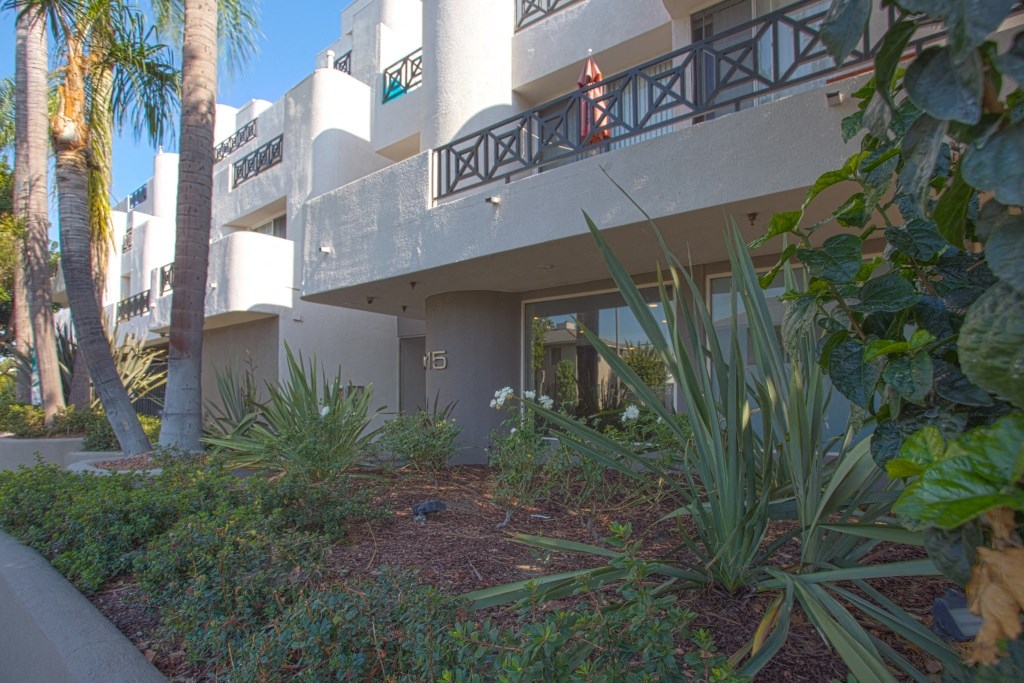 5015 Clinton Apartments exterior building plants