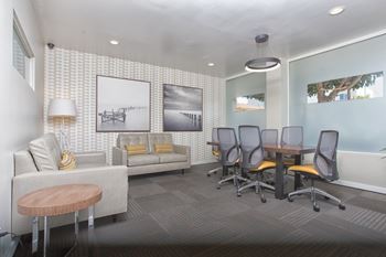 5015 Clinton Apartments furnished conference room