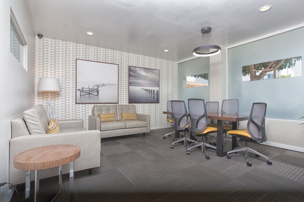 5015 Clinton Apartments furnished conference room