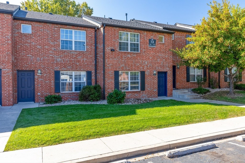 Country Ranch Apartments exterior