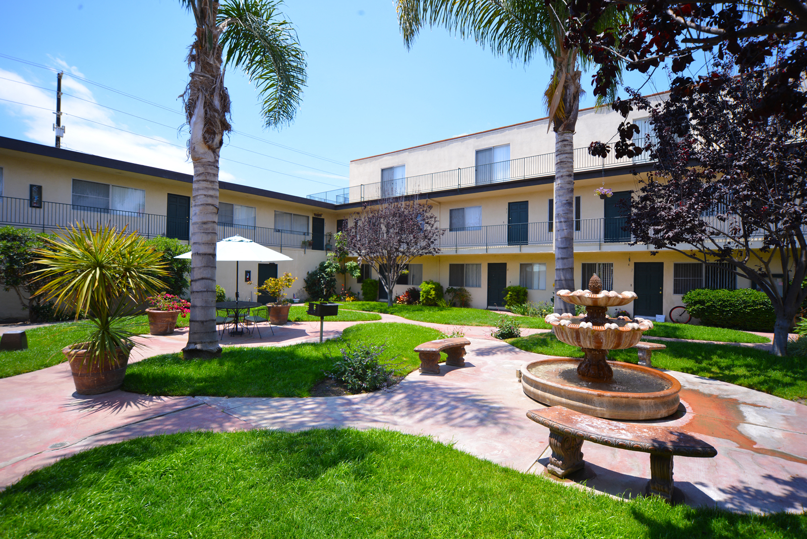 Ocean View Townhomes courtyard 