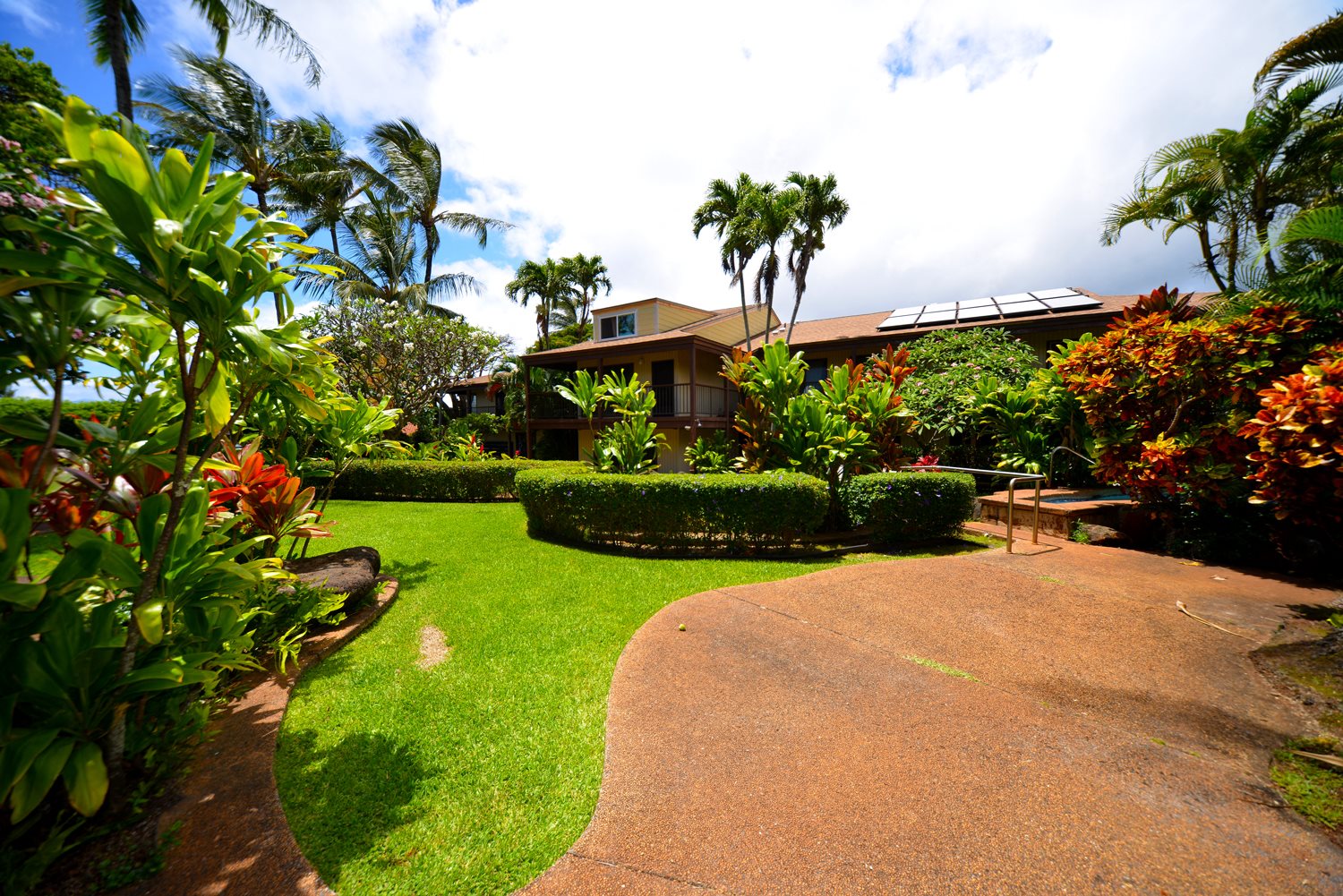 Coconut Inn courtyard Coconut Inn courtyard