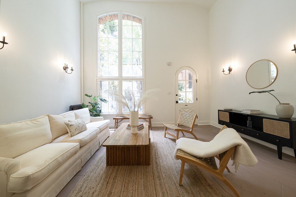 The Villa Elaine Townhouse large windows