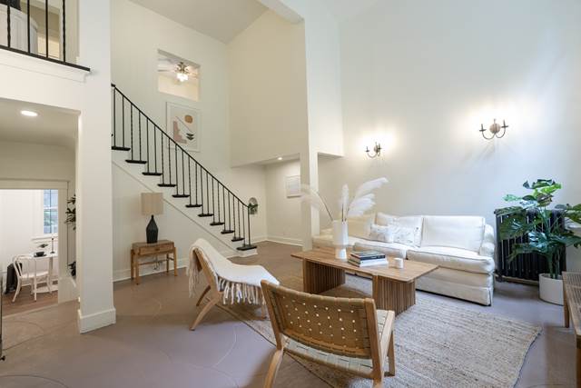 Studio apartment at Villa Elaine Apartments in Los Angeles, CA