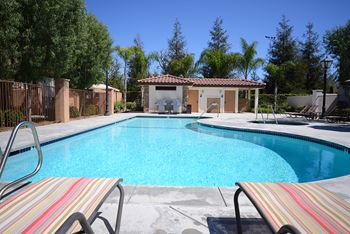 Parkside Villas pool and lounge chairs