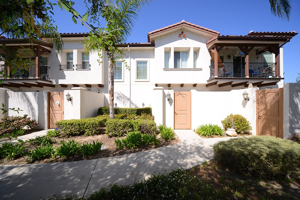 Parkside Villas exterior pathway