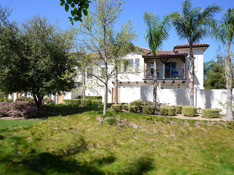Parkside Villas exterior lawn