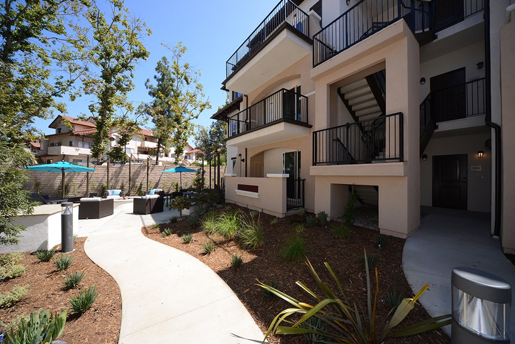 Yolo Apartments Pathway to Courtyard