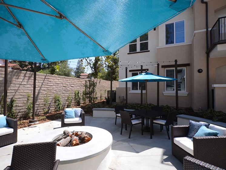 Yolo Apartments Fire Pit and Outdoor Seating