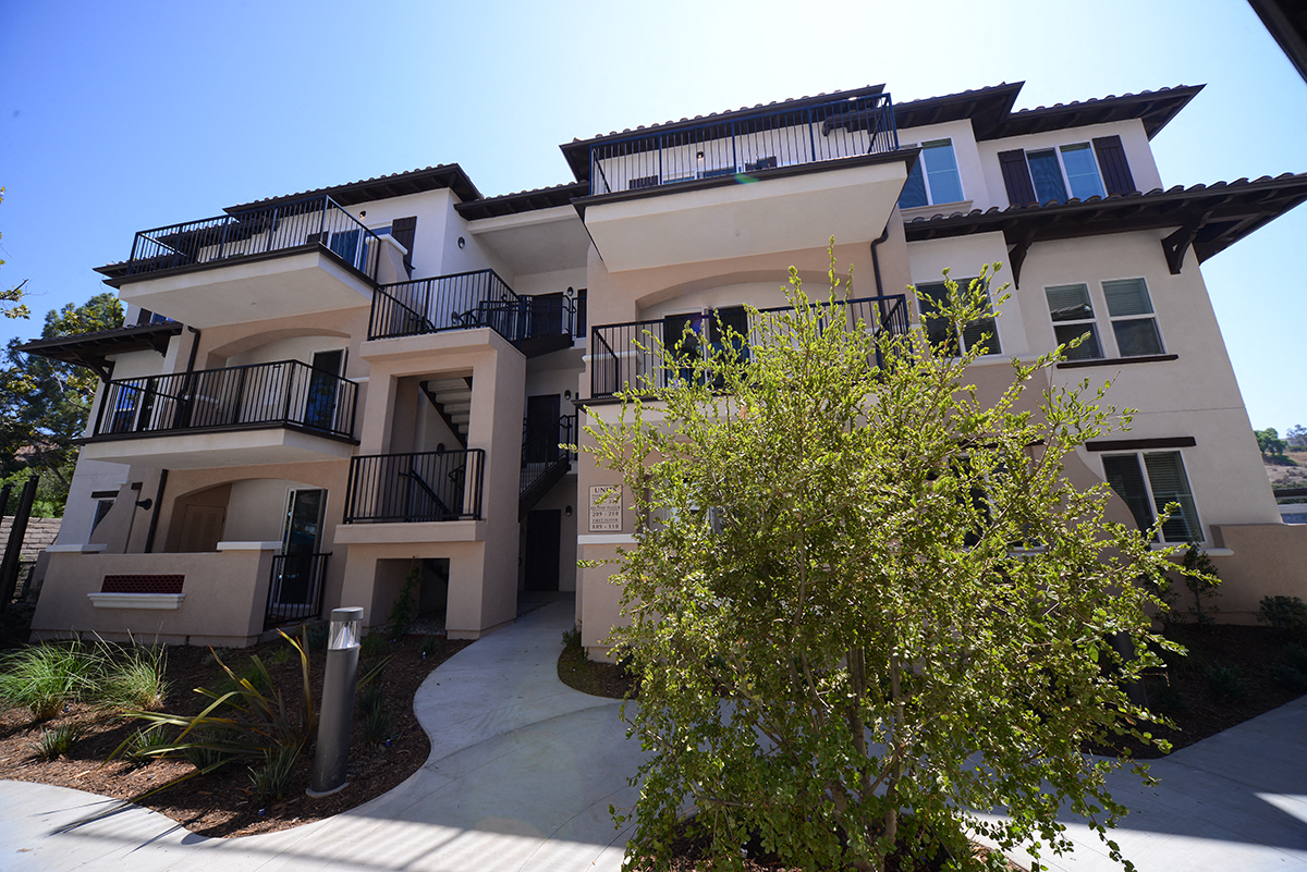 Yolo Apartments Building Exterior Entrance