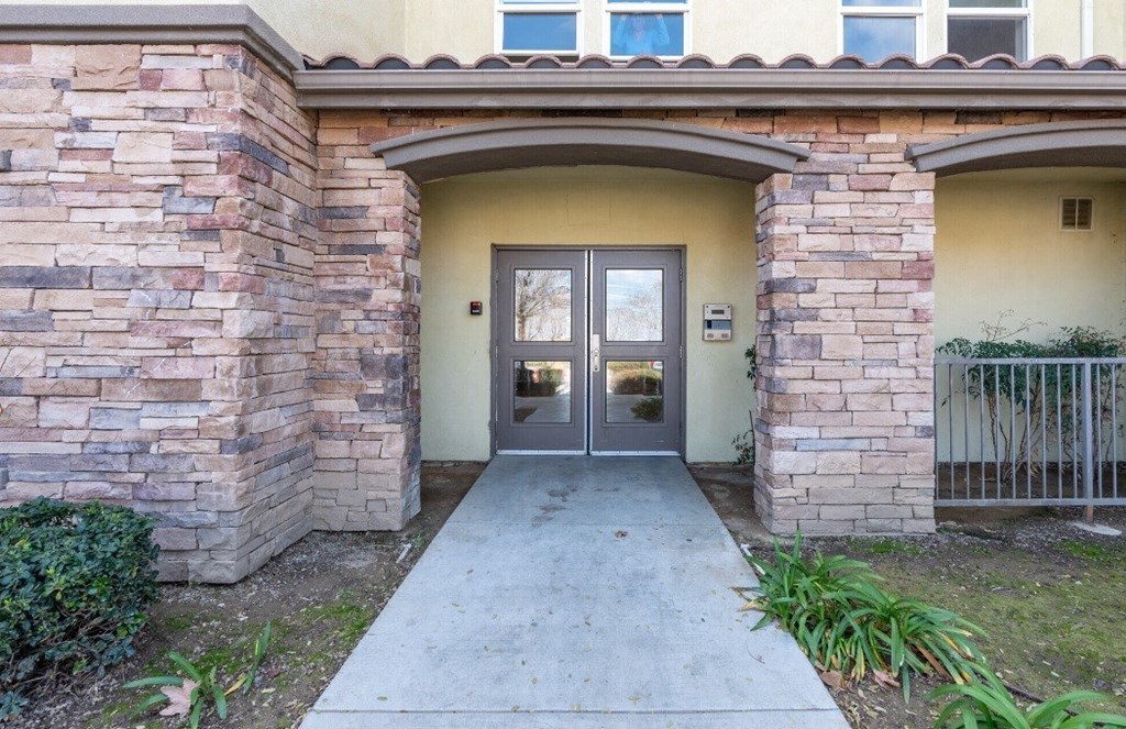 Desert Senior exterior entrance