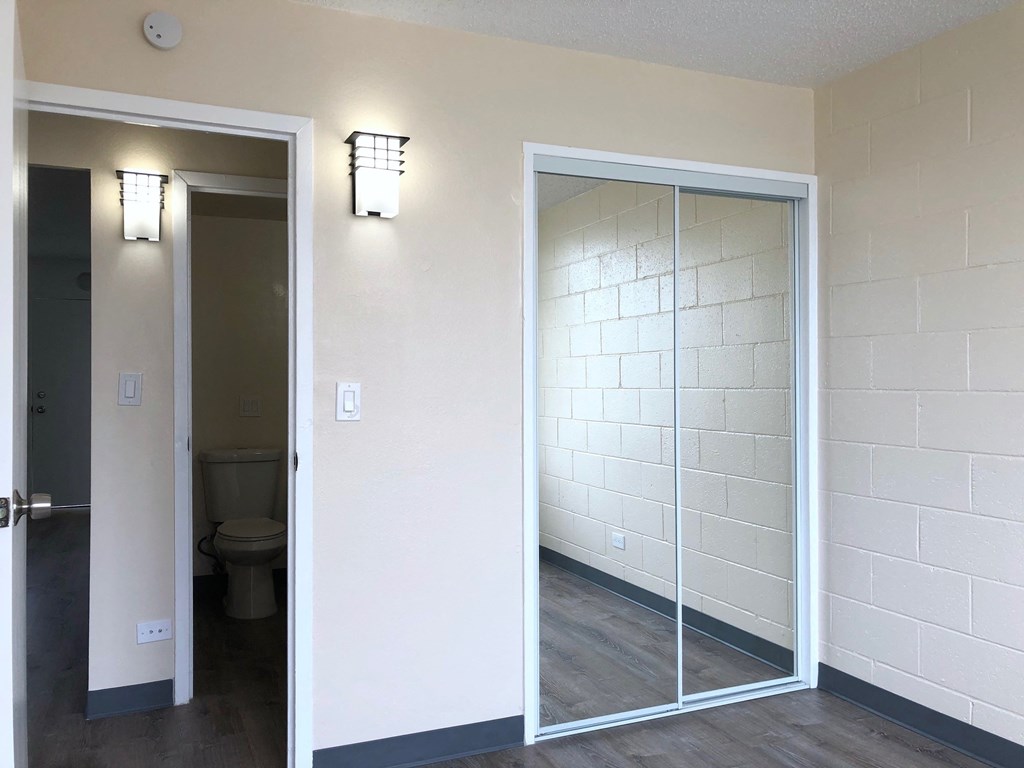 Hale Makiki Apartments closet with mirror doors