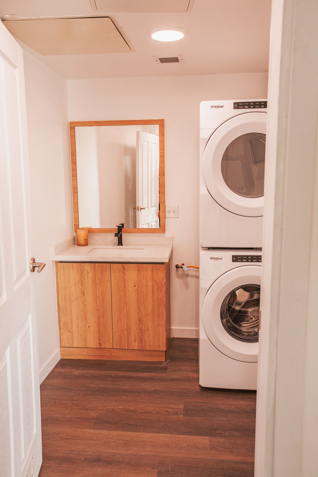 Eddy Redondo Residences