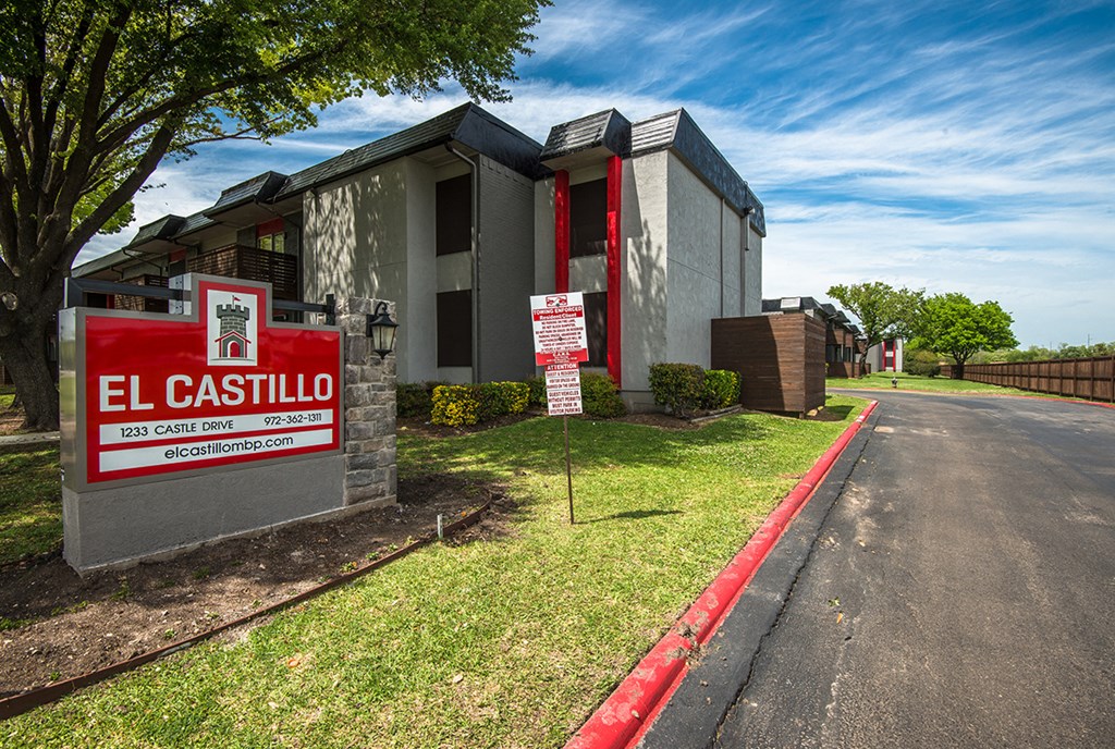 El Castillo Apartments signage and exterior building